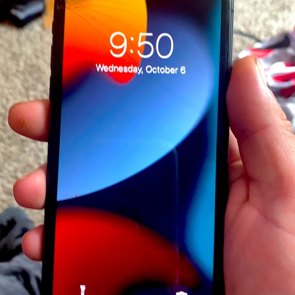 iPhone  11  64 g locked to T-Mobile or sprint or Metrii Acd